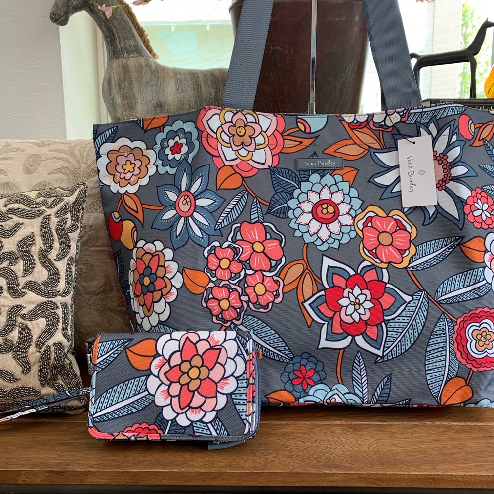 2 piece Vera Bradley Tropical Evening Lighten Up - Picture 2 of 8